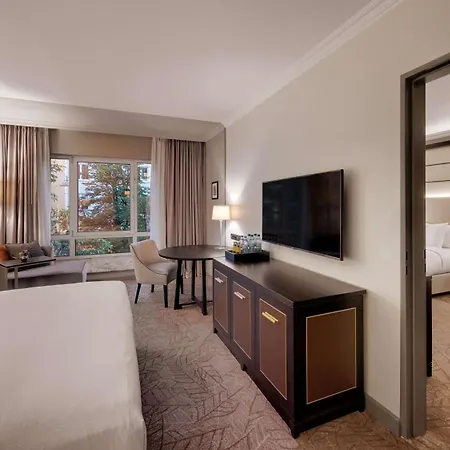 Hilton מלון
