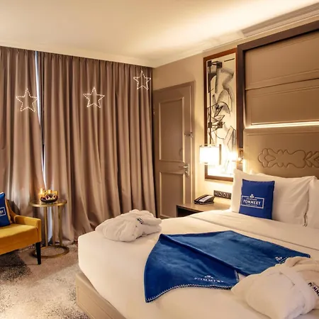 Hilton מלון 4*