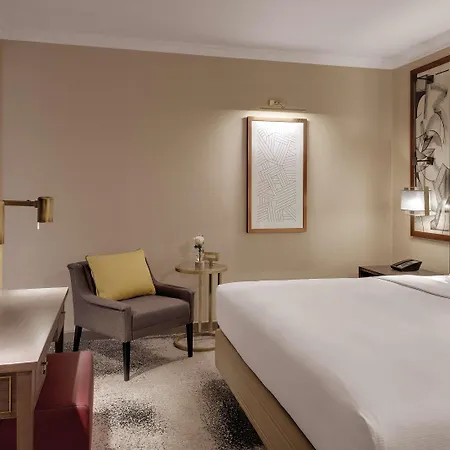 ヒルトン シティ ホテル 4*