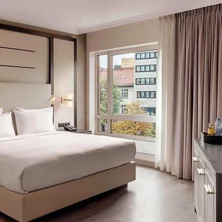 ホテル ヒルトン シティ 4*